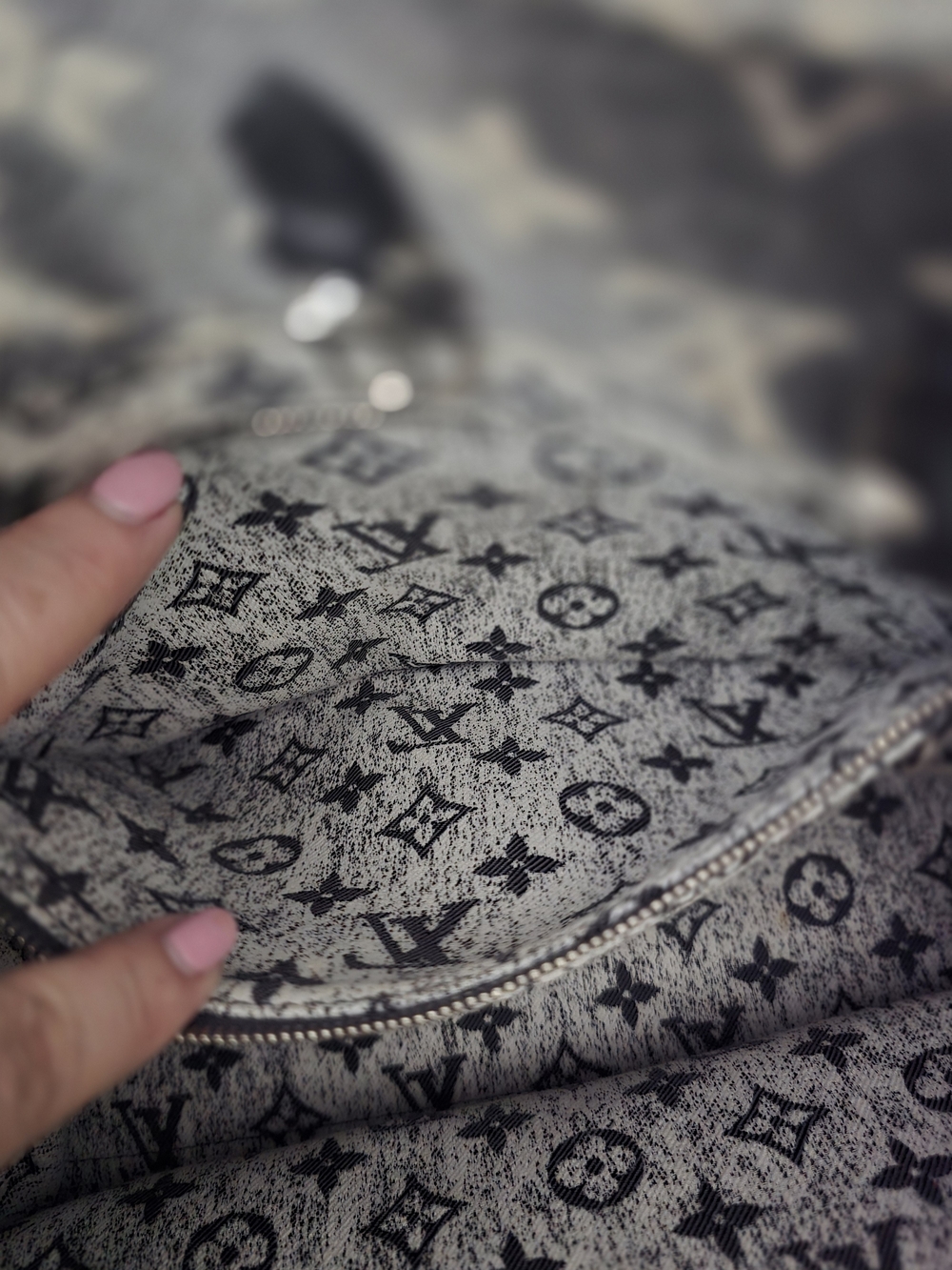AUTHENTIC Louis Vuitton Monogram Jacquard Denim OnTheGo MM - Picture 11 of 11